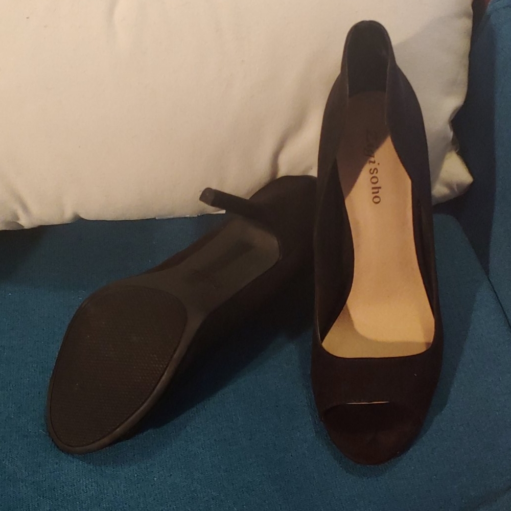 Shoes - Picture 3 of 4